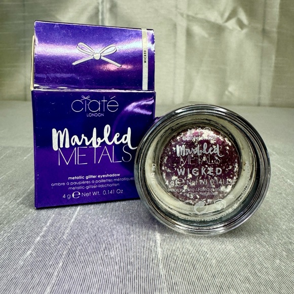 Marbled Metals
Metallic Glitter Eyeshadow - Picture 4 of 4